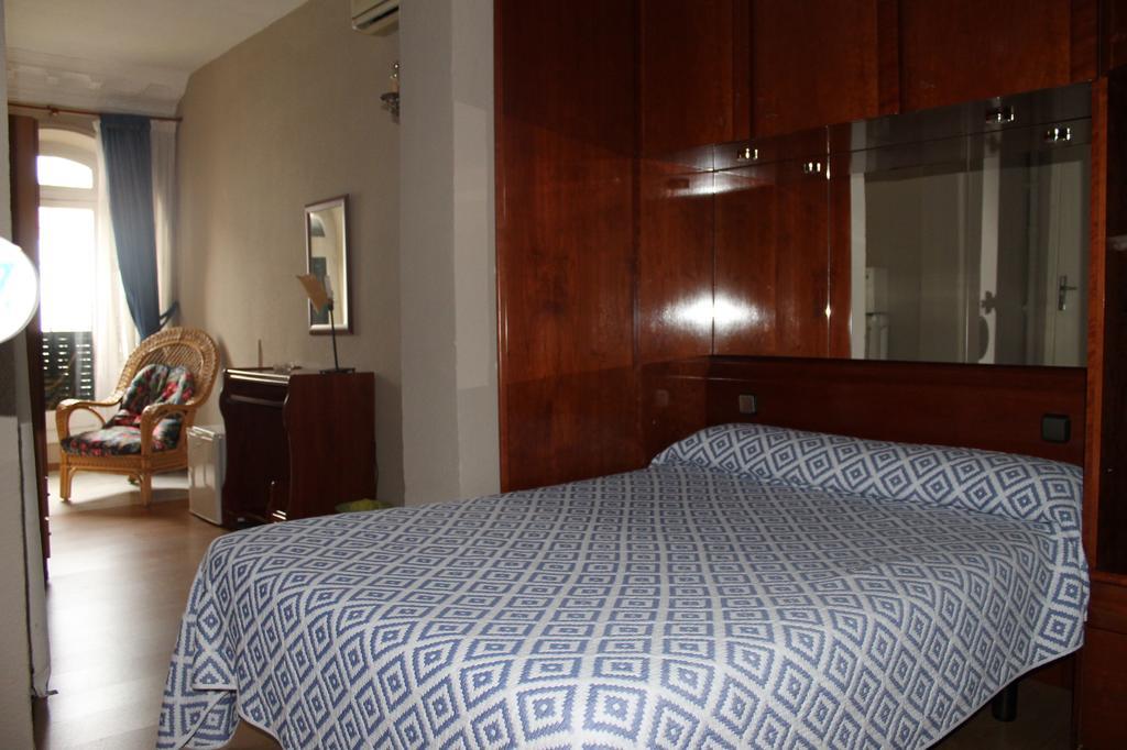 Hostal Trevinca Madrid Exterior photo