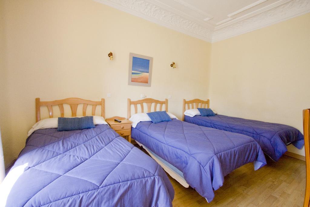 Hostal Trevinca Madrid Exterior photo