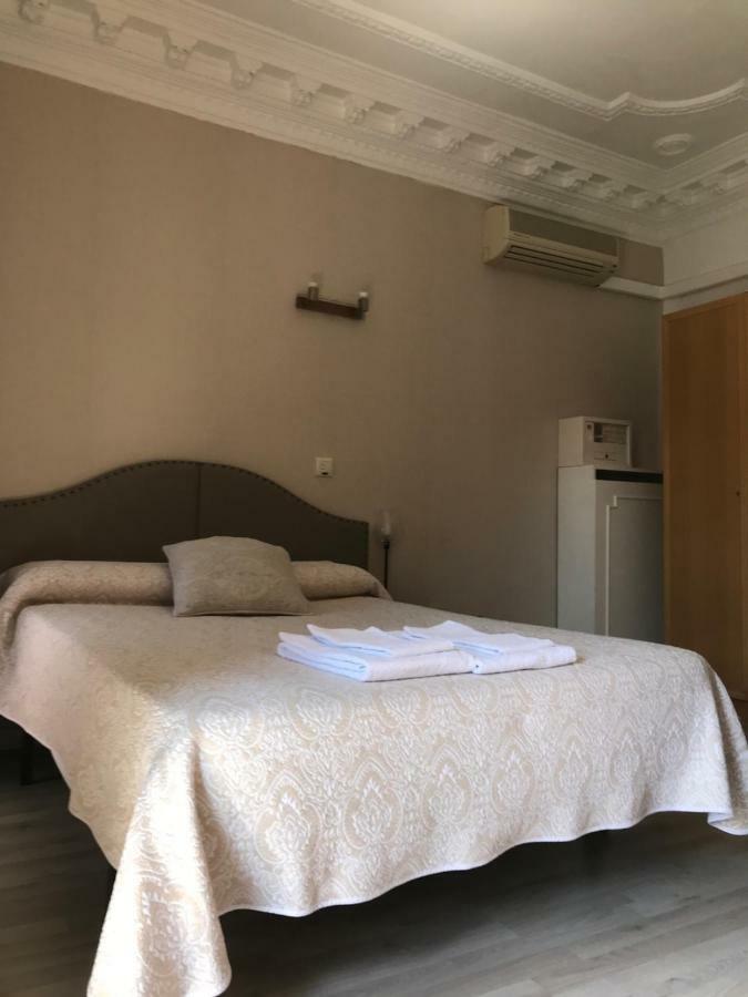 Hostal Trevinca Madrid Exterior photo